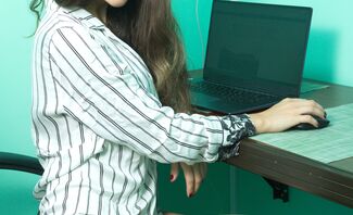 Alexandra Roz Shows Off Her Pretty Pussy In VR Today