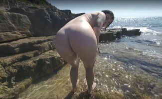 Tattooed Brille Skinny Dipping In The Ocean While On Vacation Jilling