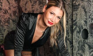 House Special Hole – Ava Shinezz