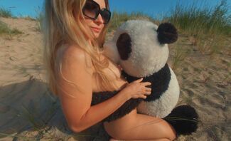 Stefani Kaleesy Beach Day in Poland