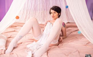 Painting Into A Corner Featuring: Jazmin Luv, Kitty Lynn