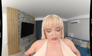Francii Luscious – Breast-Case Scenario