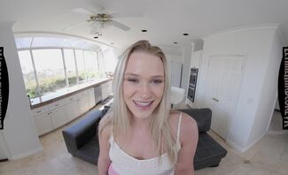 Chloe Rose Is an Adorable Horny Neighbor